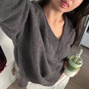 Meet your Posher, Elise